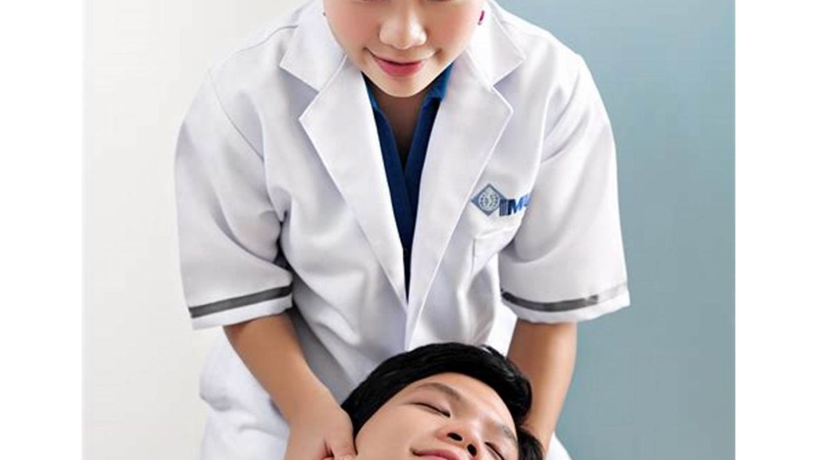 Is it safe for a chiropractor to crack your neck?